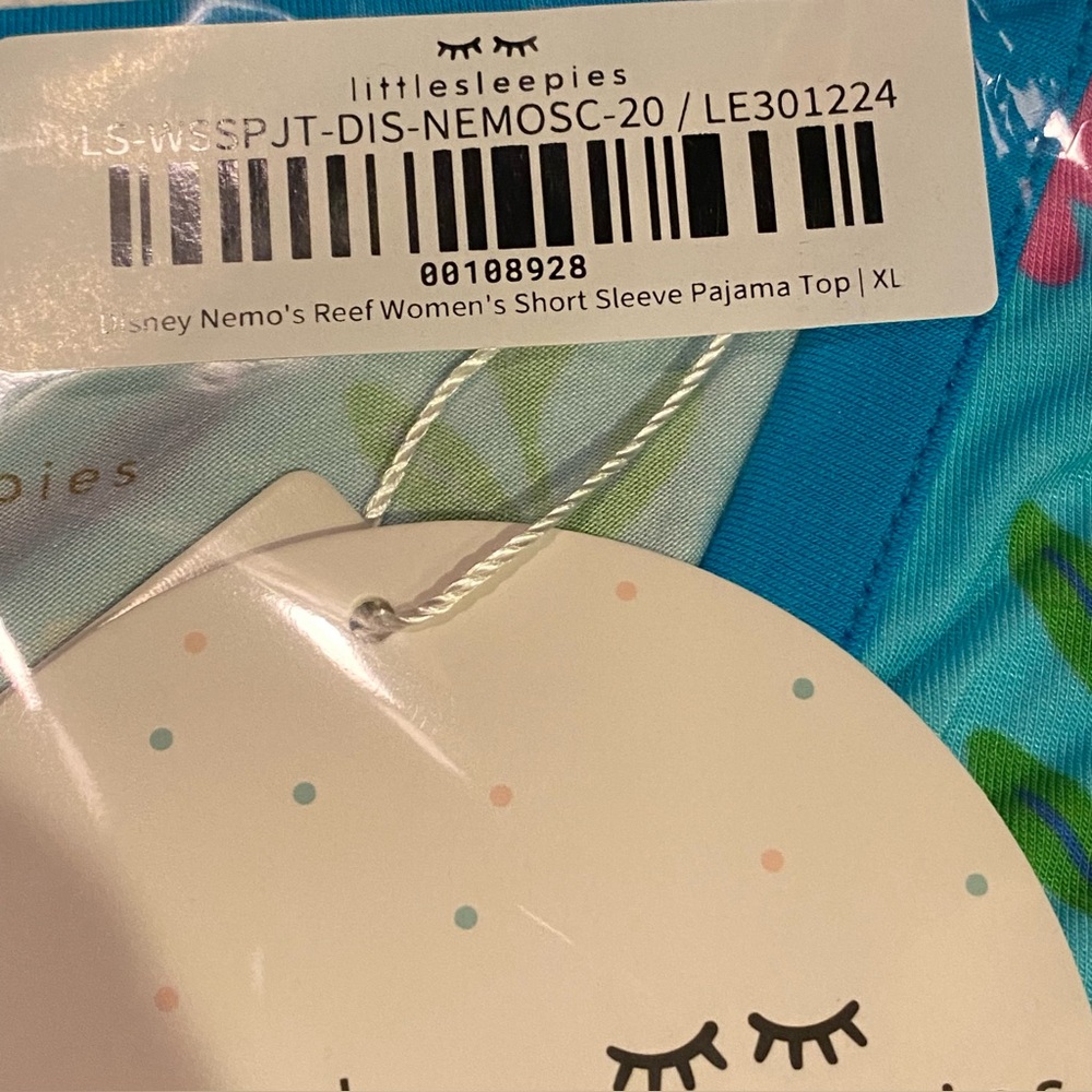 🚩SOLD🚩Little Sleepies x Disney Nemo’s Reef Women’s Pajama top - XL - NWT - Picture 2 of 2